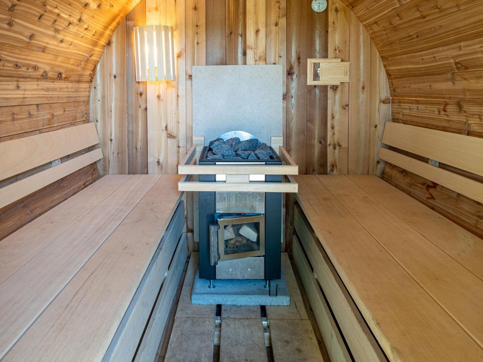 Casa de Férias Cosy Forest With A Barrel Sauna